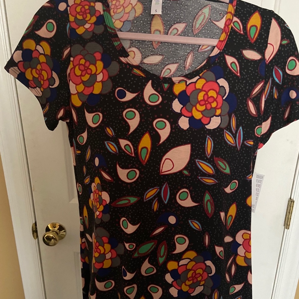 LulaRoe Small Floral Classic T